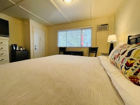 King Bed Deluxe, Mtn & Garden View.(#15) | Free WiFi, bed sheets