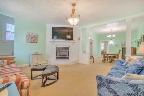 Cottage, 4 Bedrooms | Living room | Smart TV