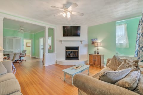 Cottage, 3 Bedrooms | Living room | Smart TV