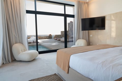 Four Bedroom Villa Calliope | Egyptian cotton sheets, premium bedding, Select Comfort beds, minibar