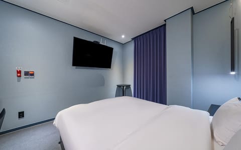 Room (Deluxe (Netflix/TVing/Watcha/Disney+ ) | 1 bedroom, individually decorated, free WiFi, bed sheets