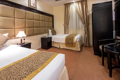 Basic Double Room | Minibar, soundproofing, iron/ironing board, free WiFi