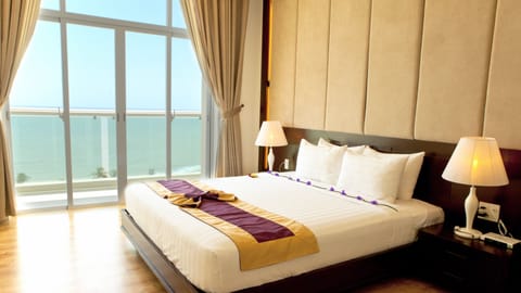 Apartment, 2 Bedrooms, Ocean View | Premium bedding, down comforters, minibar, in-room safe