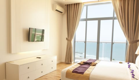 Apartment, 2 Bedrooms, Ocean View | Premium bedding, down comforters, minibar, in-room safe