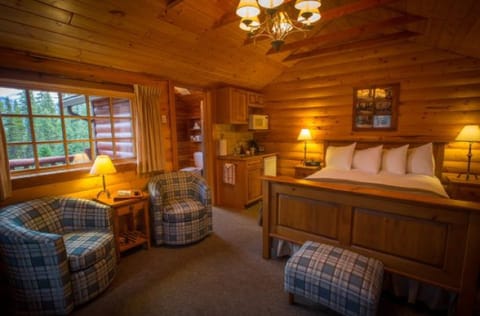 Feuz Cabin | Hypo-allergenic bedding, pillowtop beds, in-room safe, free WiFi