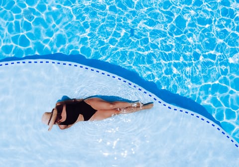 Outdoor pool, pool umbrellas, sun loungers