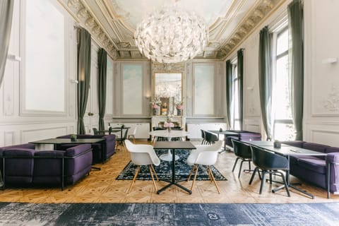 Breakfast and brunch served