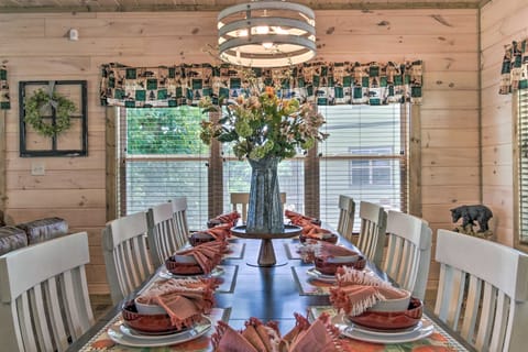 Dine together at the 10-person table.