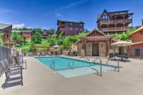 Enjoy access to a community pool that's just steps away!