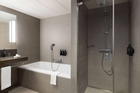 Rainfall showerhead, free toiletries, hair dryer, bathrobes