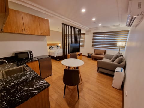 Premier Suite Room | In-room safe, free WiFi, bed sheets