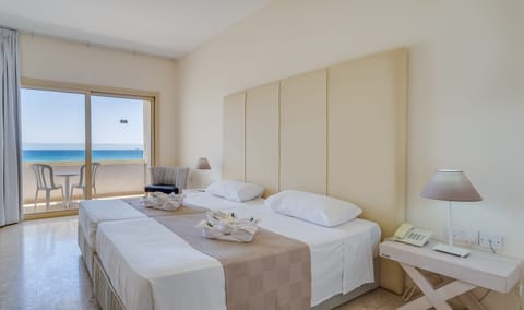 Standard Twin Room, Sea View | In-room safe, desk, laptop workspace, soundproofing