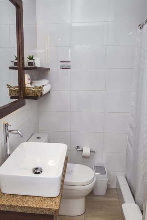 Standard Single Room | Bathroom | Free toiletries, towels