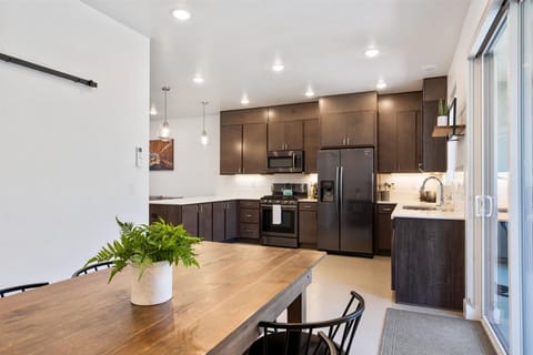 Dining area/patio access