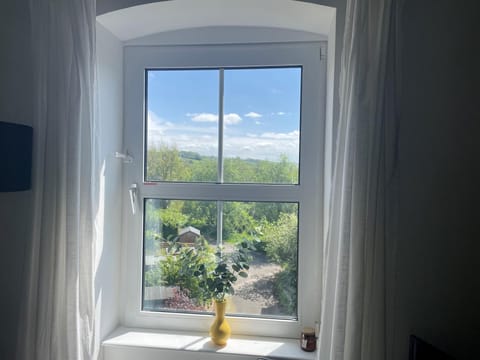 Apartment | 2 bedrooms, travel crib, free WiFi, bed sheets