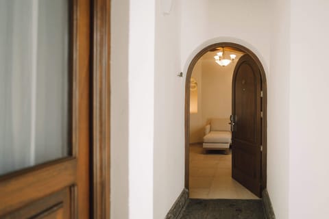 Down comforters, in-room safe, desk, blackout drapes