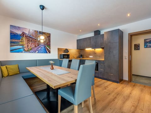 Table, Furniture, Chair, Wood, Lighting, Interior Design, Building, Flooring, Floor, Hall