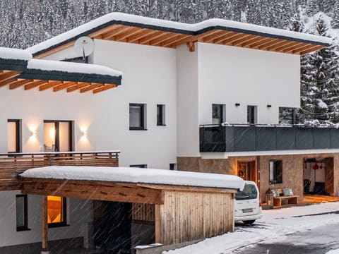 Building, Property, Window, Wood, House, Architecture, Snow, Residential Area, Cottage, Wall