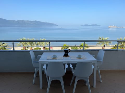 Balcony with frontal sea view
