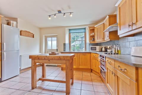 1 Dixon Ground kitchen