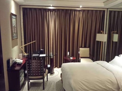 Business King Room  | Down comforters, in-room safe, desk, blackout drapes