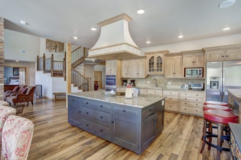 Kitchen faces Dining room.