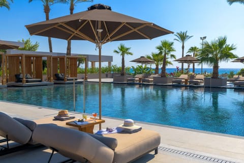 Outdoor pool, pool umbrellas, sun loungers