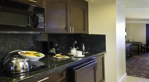 Studio, Non Smoking, Ocean View | Private kitchen | Mini-fridge, microwave, stovetop, espresso maker