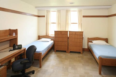 Classic Room, 2 Single Beds | Desk, laptop workspace, free WiFi, bed sheets