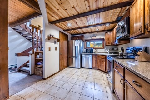 Kitchen - Full size stainless steel appliances and granite counters.