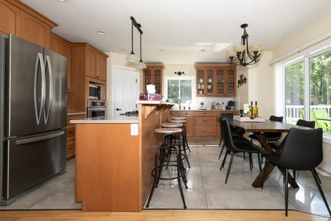 Family House | Private kitchen | Full-size fridge, microwave, oven, stovetop