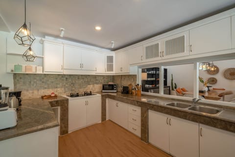 Deluxe Villa | Private kitchen | Fridge