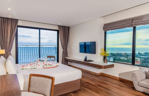 Junior Double Room, Sea View | Premium bedding, pillowtop beds, minibar, in-room safe