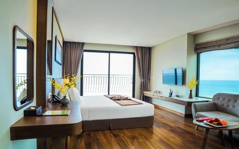 Junior Double Room, Sea View | Premium bedding, pillowtop beds, minibar, in-room safe