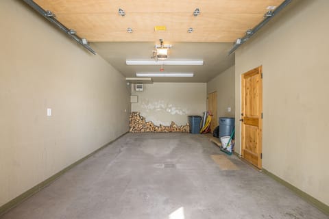 Private garage for one car | Lower Level