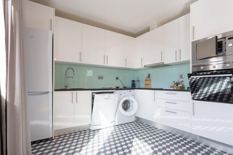 Apartment | Private kitchen | Fridge, microwave, dishwasher, coffee/tea maker