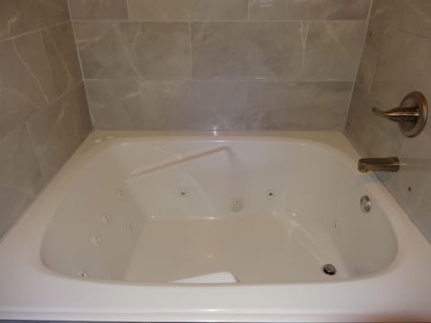 King Jacuzzi | Private spa tub