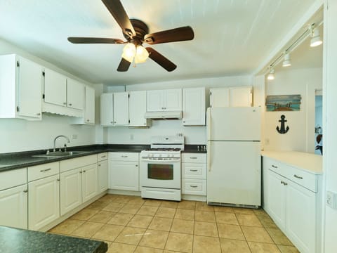 3 Bedroom House | Private kitchen | Full-size fridge, microwave, cookware/dishes/utensils, dining tables