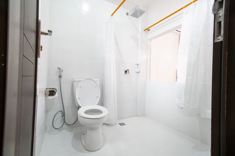 Superior Room, 1 Queen Bed, Smoking, Pool View | Bathroom | Shower, rainfall showerhead, bidet, towels