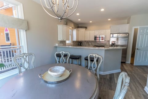 Main Level | Dining | Kitchen