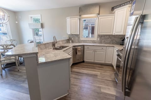 Main Level | Kitchen