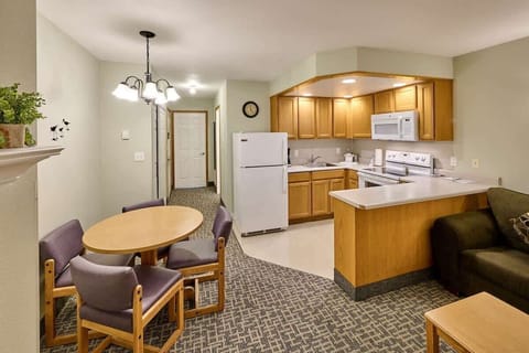 The kitchen is just steps away