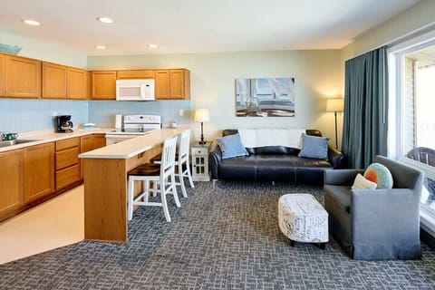 The kitchen is just steps away