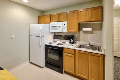 The studio has its own full kitchen