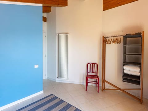 Sky, Mountain, Daytime, Building, Plant, Natural Landscape, House, Vegetation, Highland, Tree