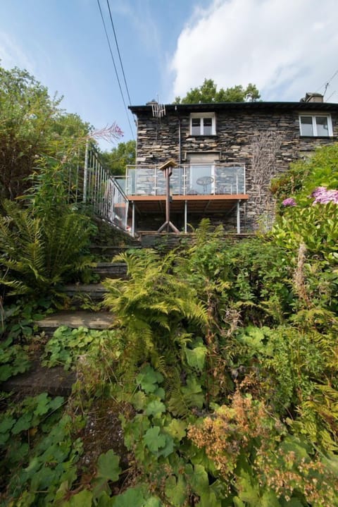 Old Quarry Cottage balcony