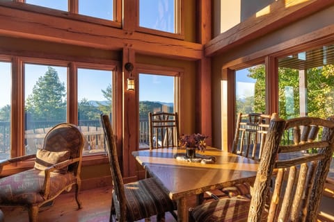 Breakfast table for 4