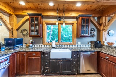 Dishwasher, Toaster, Microwave, InstantPot, and fully stocked with all kitchen essentials for baking, smoothies, etc.