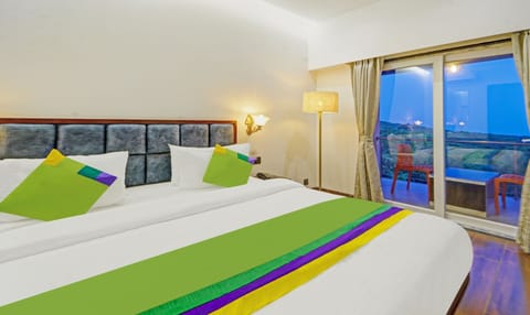 Premium Double Room | Desk, iron/ironing board, bed sheets