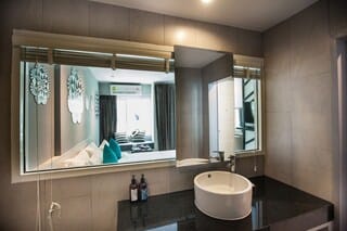 Deluxe Double Room | Bathroom sink